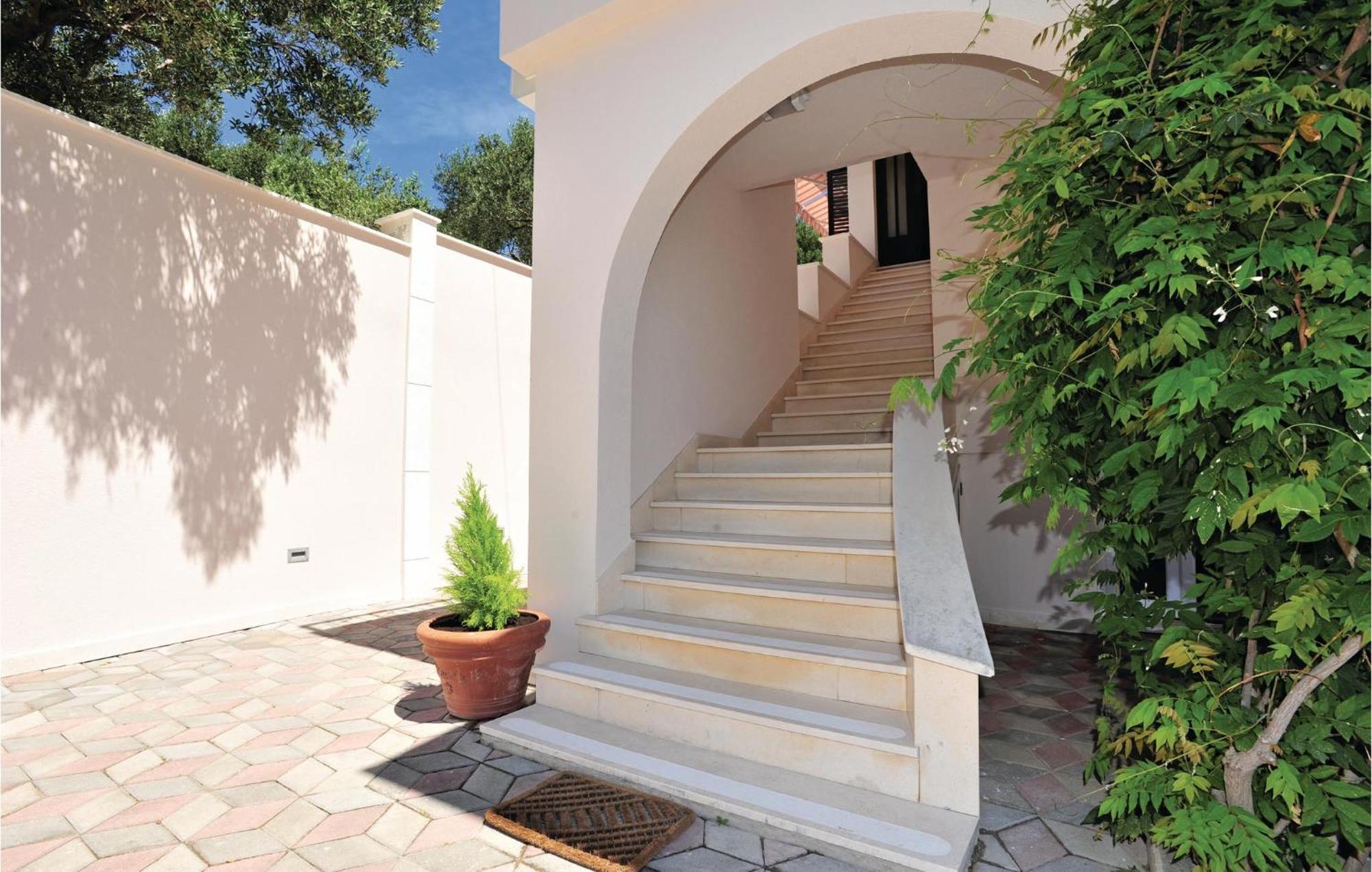 3 Bedroom Gorgeous Home In Makarska Eksteriør bilde